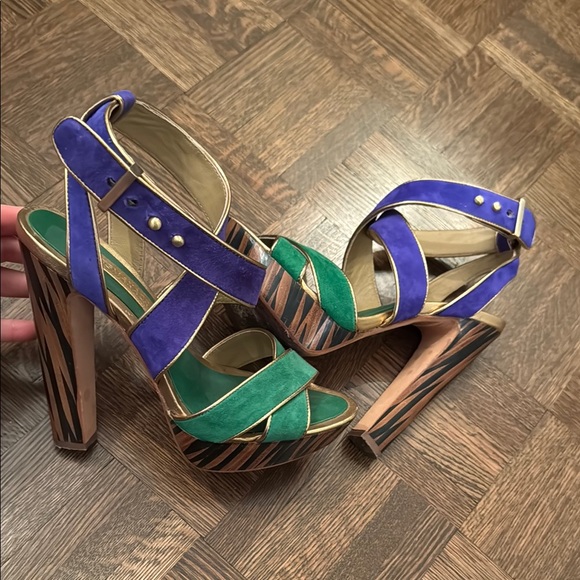 BCBG maxazria Suede sandals Women's size 6 - Picture 1 of 8